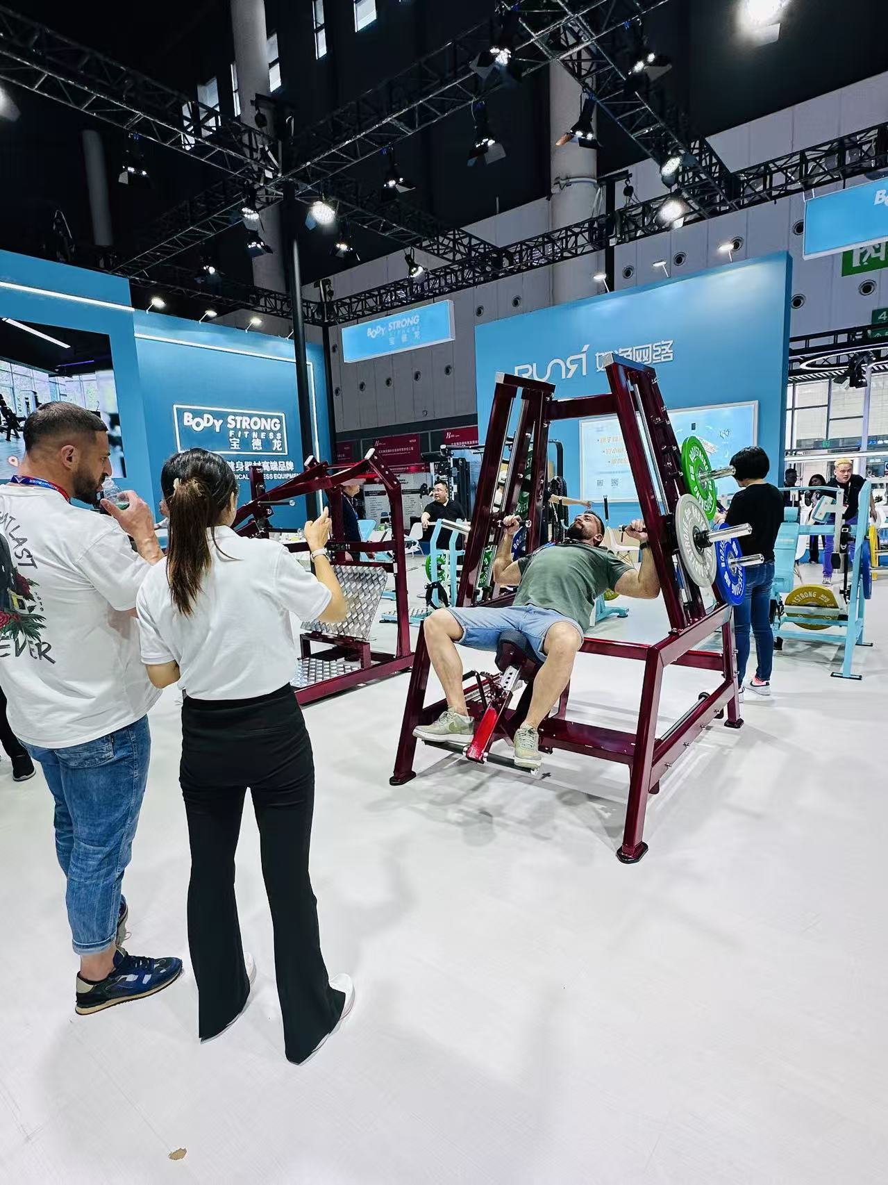 寶德龍塔式推胸訓(xùn)練器